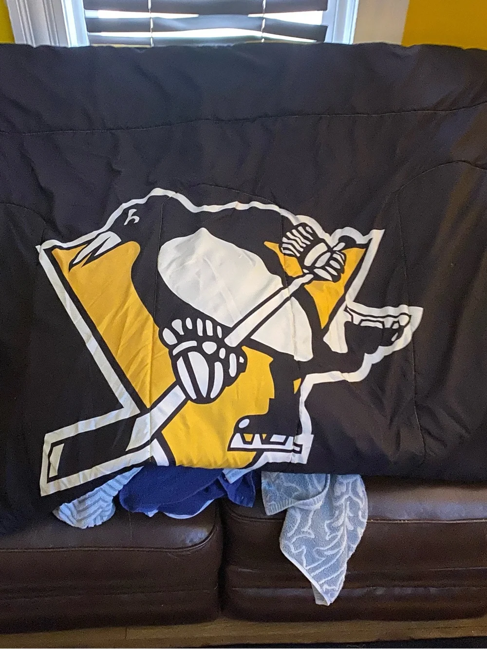 Queen Pittsburgh Penguin comforter and shams
